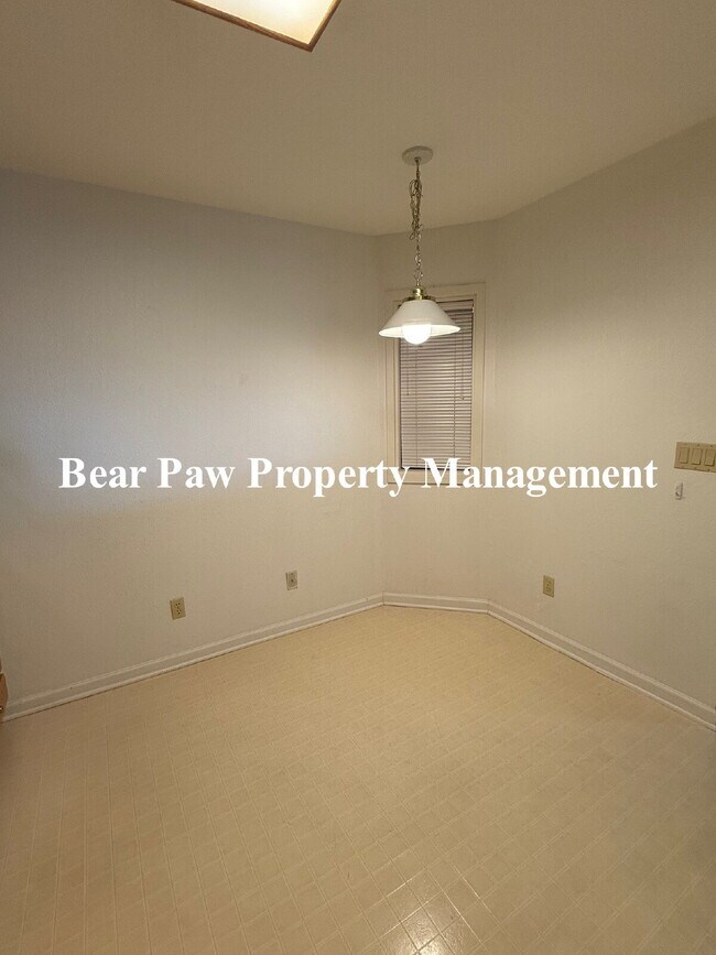 Building Photo - Beautiful Condo for Senior Living in North Evergreen!!