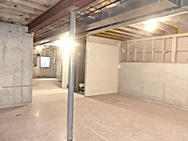 Building Photo - 816 Shorewood Dr