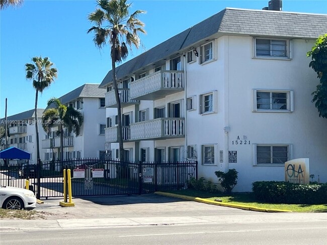 Building Photo - 15205 NE 6th Ave