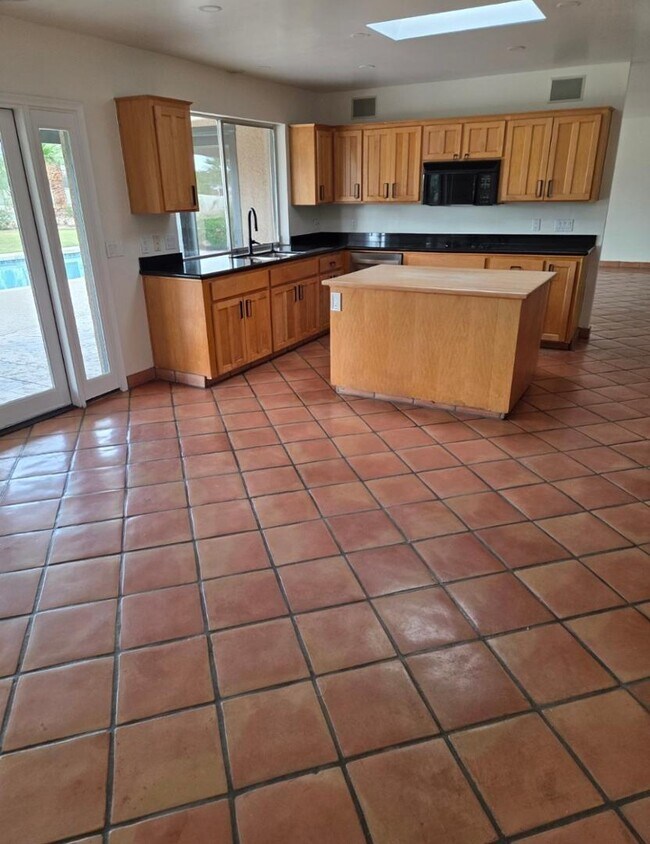 Building Photo - 5240 E Cholla St