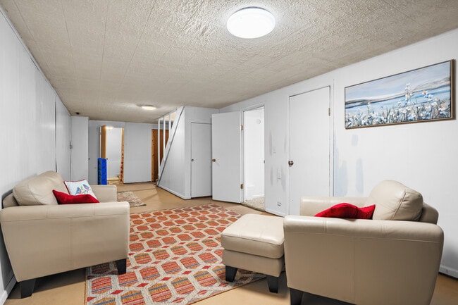 Building Photo - 428 Edwards Ave