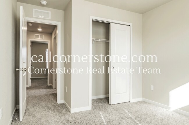 Building Photo - 9844 Cronin St