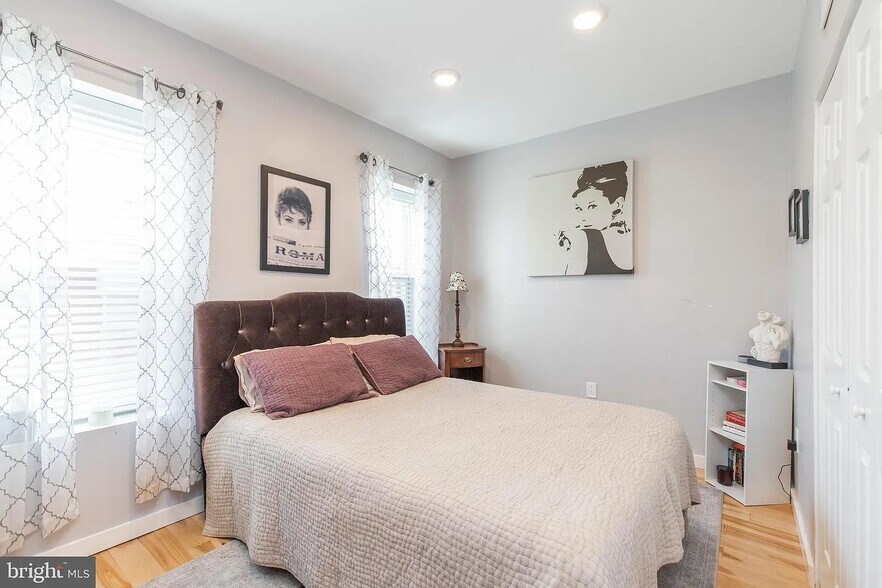 Building Photo - 1808 S Chadwick St