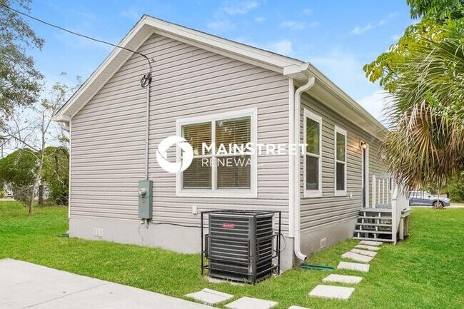 Building Photo - 2720 13th Ave S