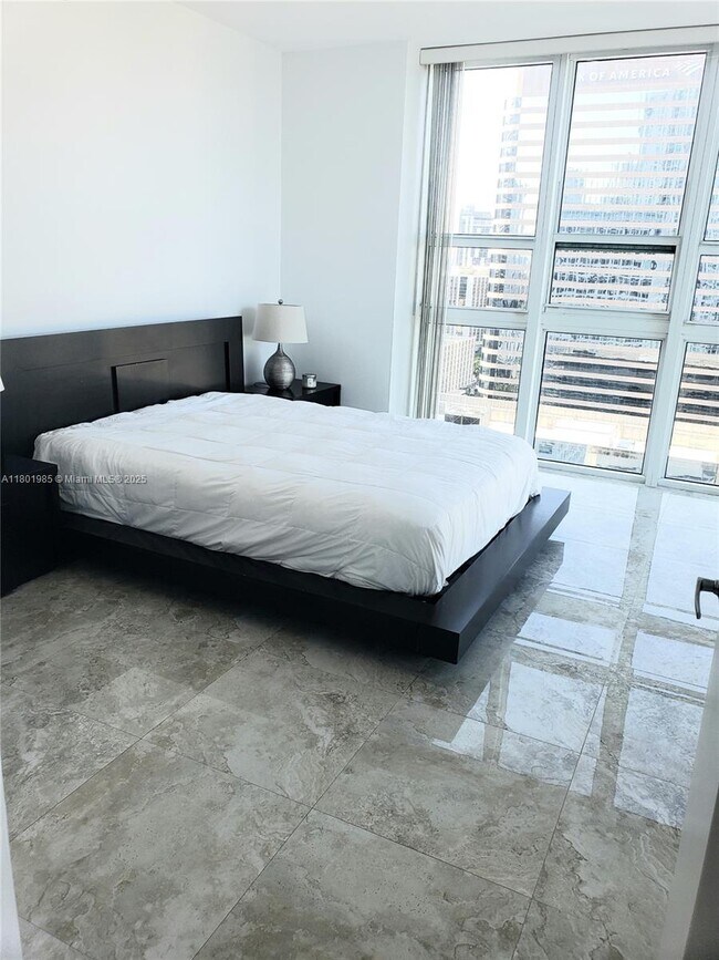 Building Photo - 950 Brickell Bay Dr