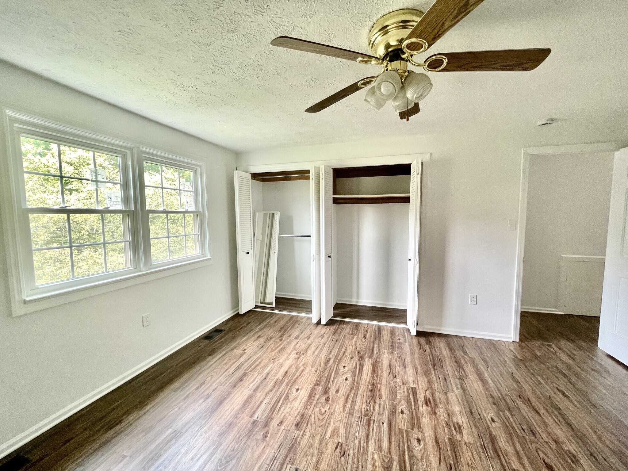 Building Photo - 1010 River Oaks Dr