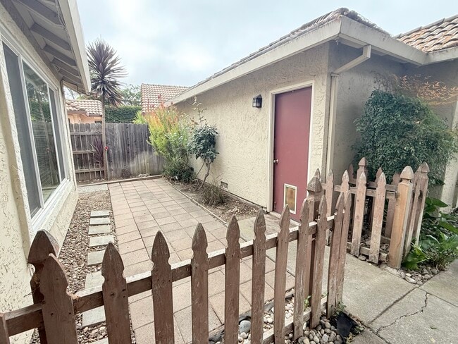 Building Photo - 1143 Lerma Ln