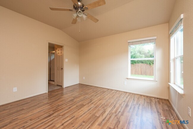 Building Photo - 132 Talon Dr