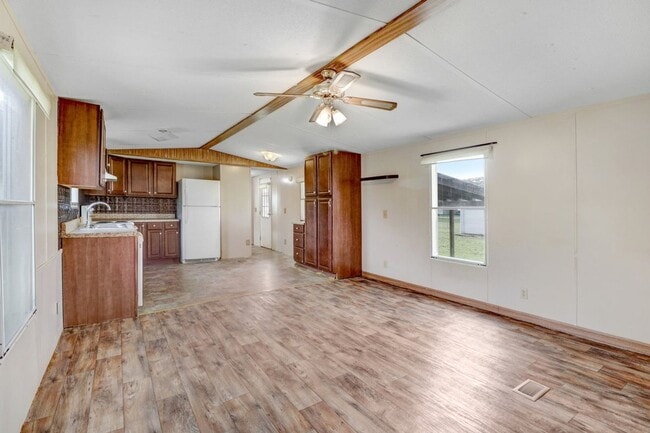 Building Photo - 2 BR, 2 BA Mobile Home w/ 2-Car Detached G...