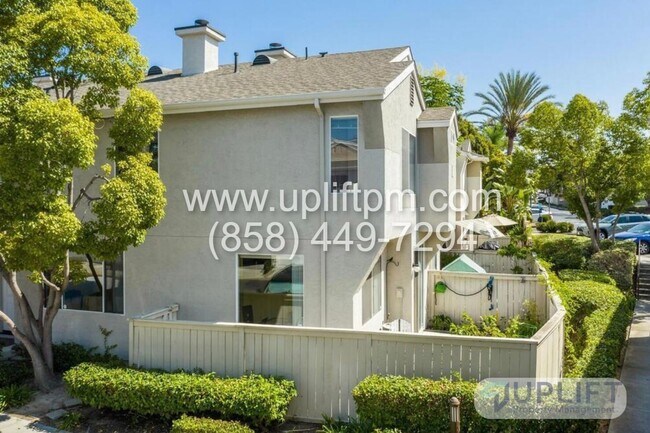 Building Photo - 3 Bed, 2.5 bath Condo w/ Central HVAC, Lau...