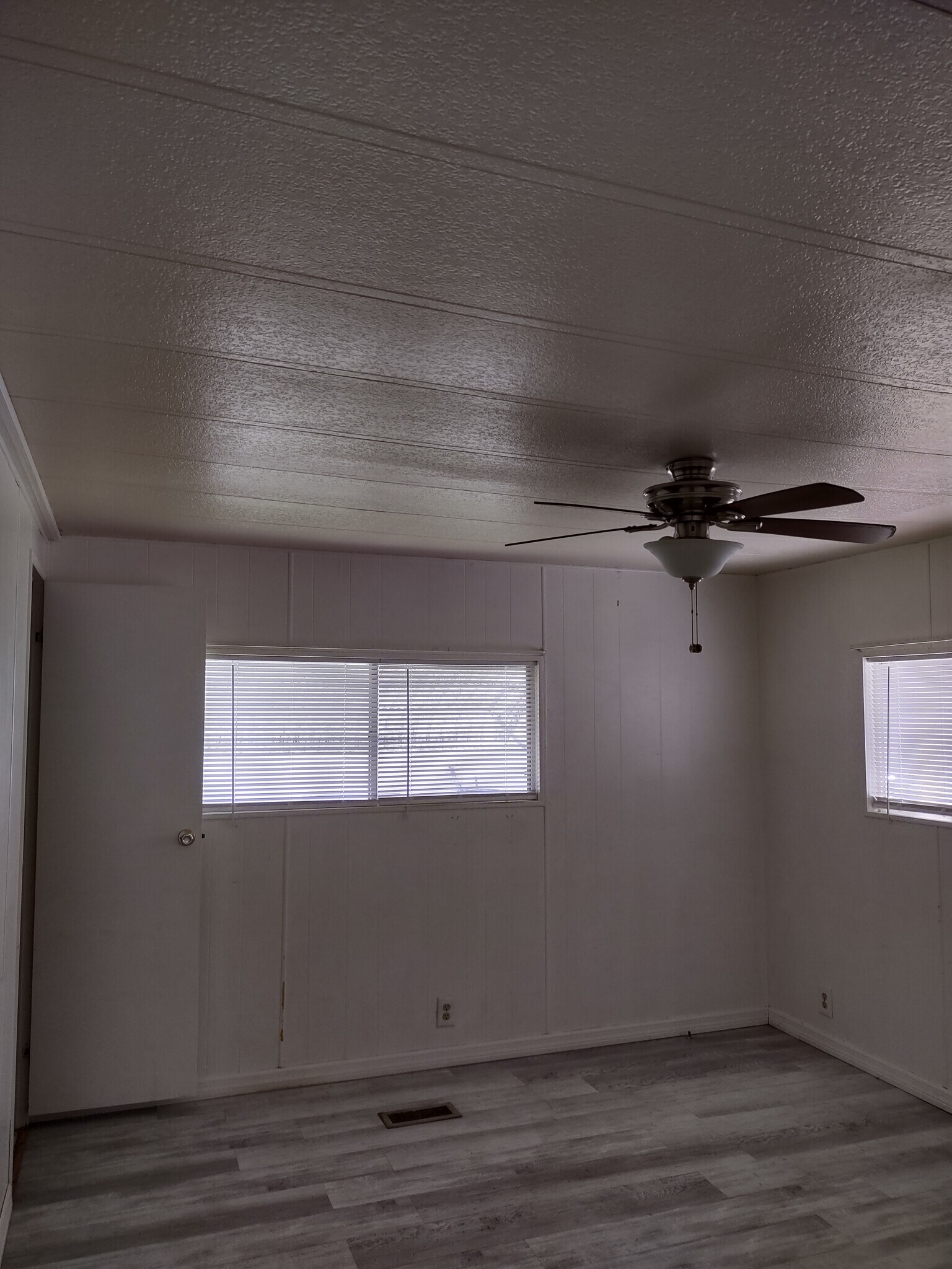 CEILING FANAS THROUGHOUT HOME - 6120 Biscaya Ave