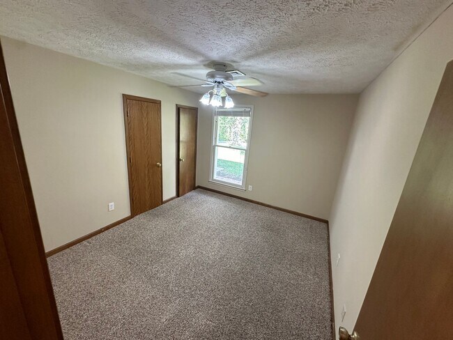 Building Photo - Single Family home in Greenhill Area!