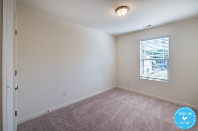 Building Photo - 8 Rochambeau Ct