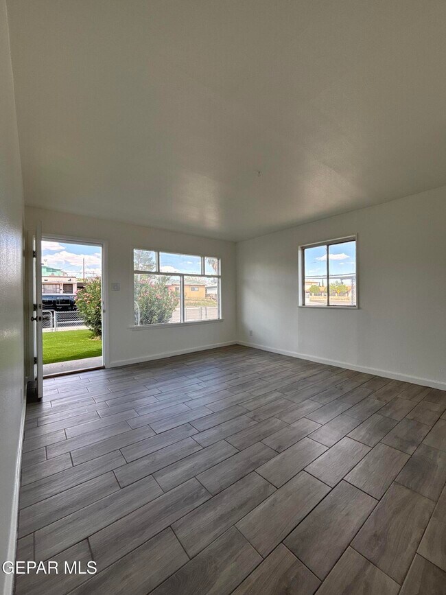 Building Photo - 6138 Taos Dr