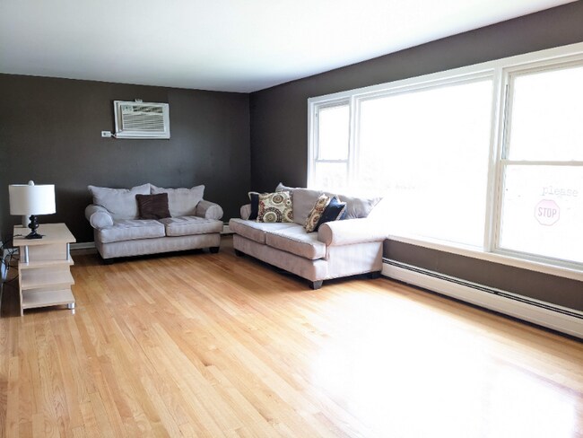 Building Photo - 16W631 56th St