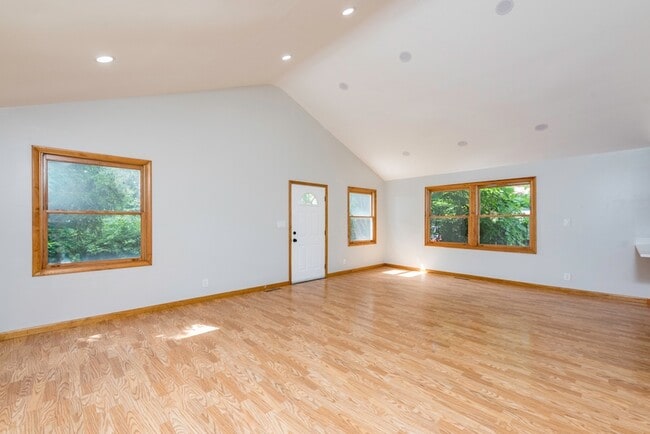 Building Photo - 2131 Prospect Ave