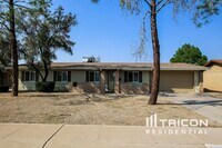 Building Photo - 3308 E Bloomfield Rd