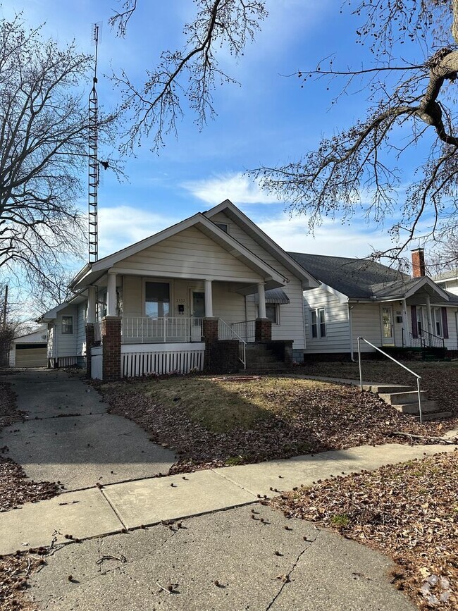 Building Photo - Renovated 3 BR/1 BA home located near Harv...