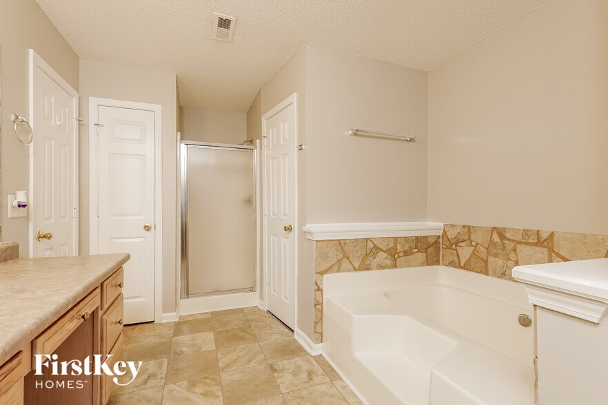 Building Photo - 3975 Leinbach Dr