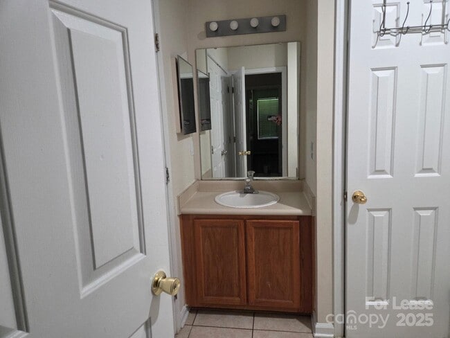 Building Photo - 437 Cedarcroft Dr