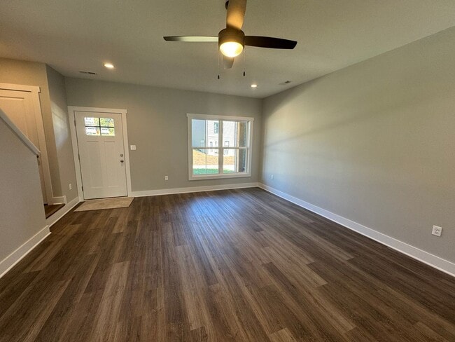 Primary Photo - 74 Pelt Ln