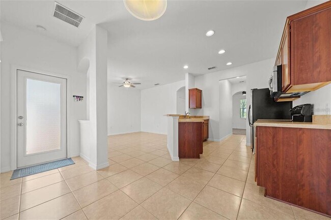 Building Photo - 7112 Five Oaks Dr