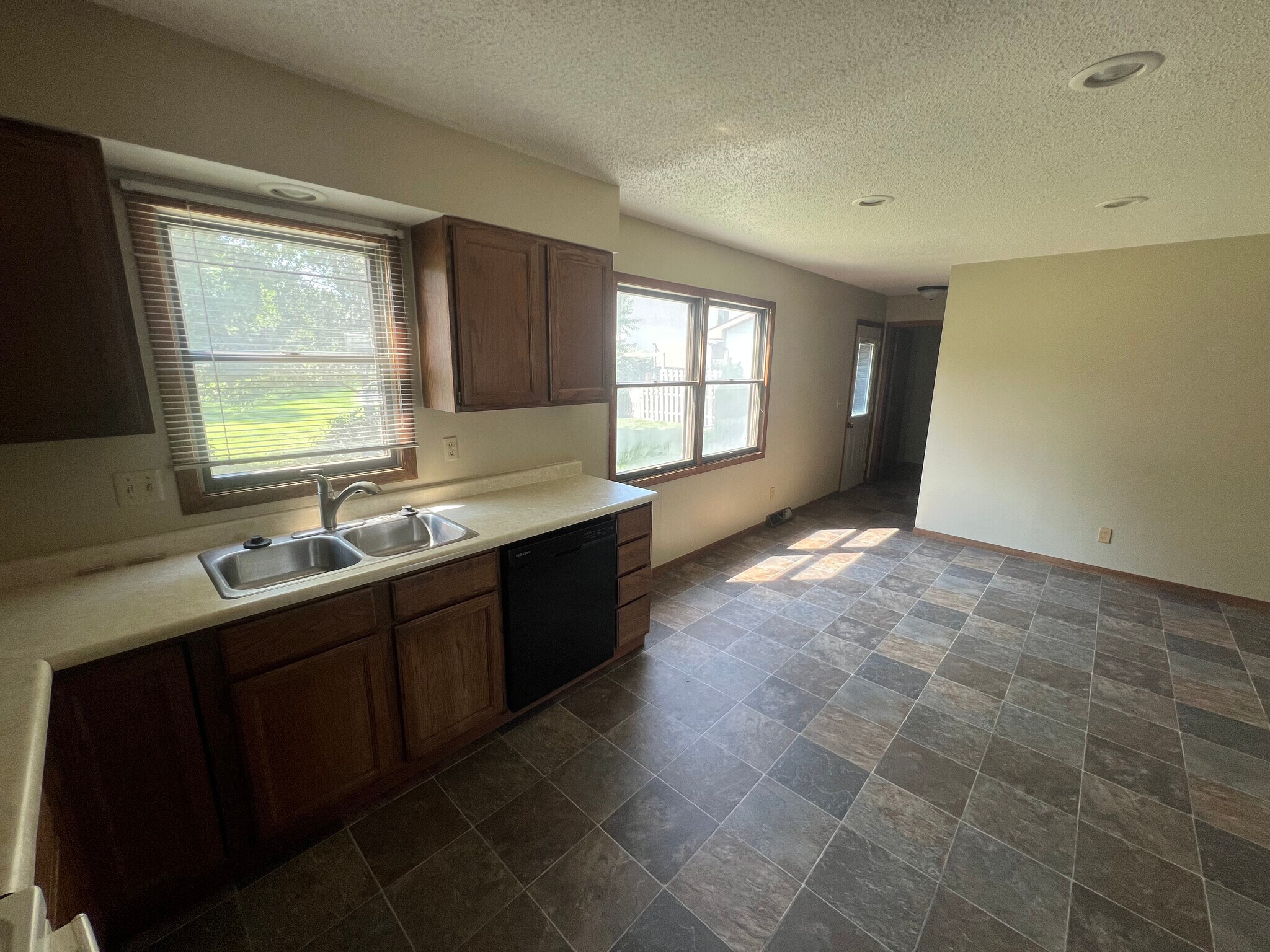 Building Photo - 3322 Glendale Ave