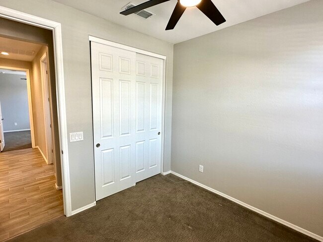 Building Photo - Massive RV Garage plus fantastic floorplan in Casa Vista