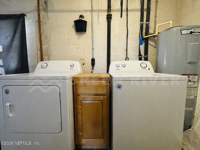 Building Photo - 246 Sara Dr