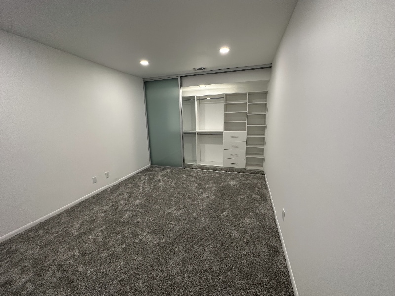 Building Photo - 1119 Poinsettia Dr