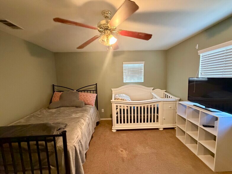 Building Photo - 10095 Kings Ct