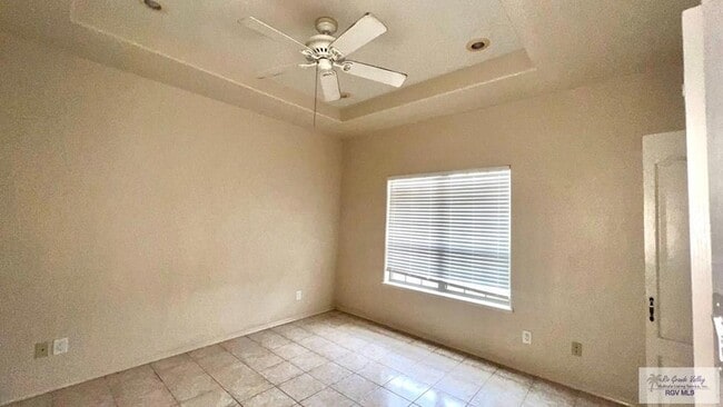 Building Photo - 25 La Paz Ct