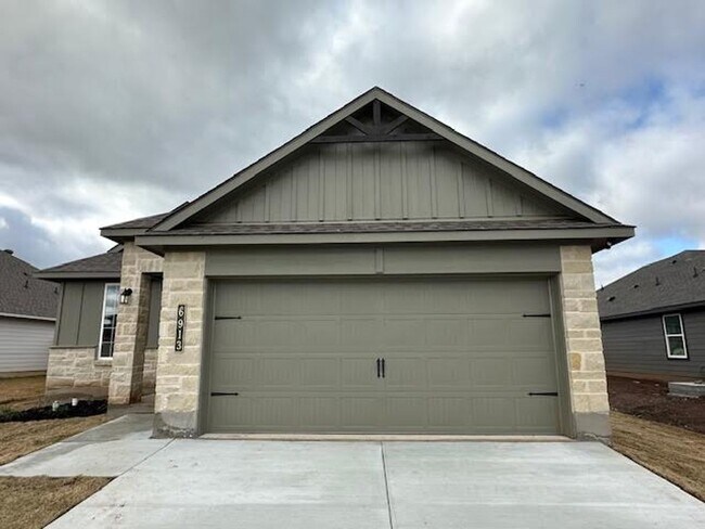 Building Photo - New Build in China Spring