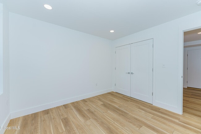 Building Photo - 9 Laura Dr