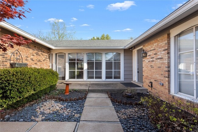 Building Photo - 606 Rue Montand Dr