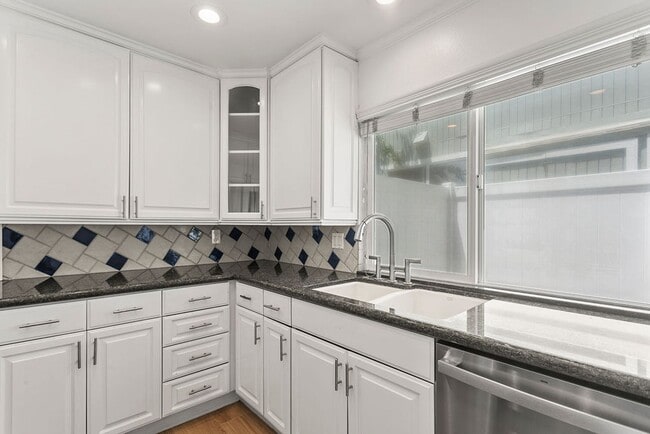 Building Photo - End-Unit Townhouse in Prime Newport Beach ...
