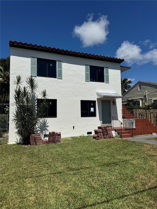 Building Photo - 1136 SW 12th Ct
