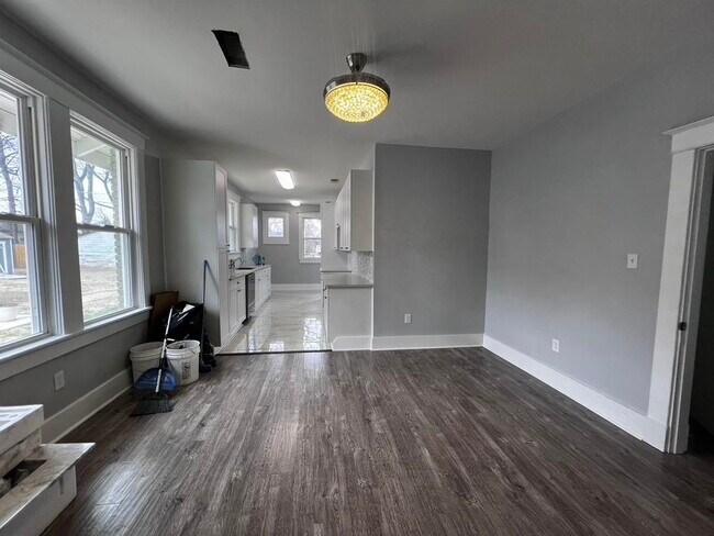 Building Photo - 1052 Faxon Ave