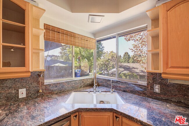 Building Photo - 15511 Woodcrest Dr