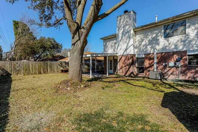 Building Photo - 8123 Big Oak Trail Dr