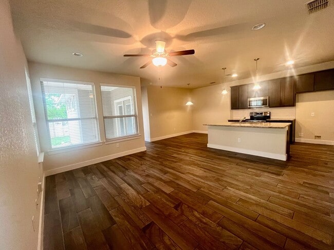 Building Photo - Fabulous Townhome Located minutes to Gruene and Downtown New Braunfels!