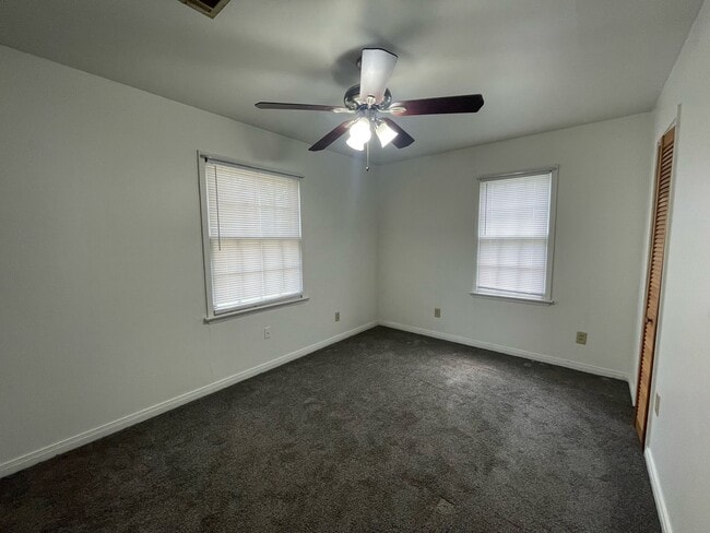 Building Photo - 3 Bedroom Midwest City Home!