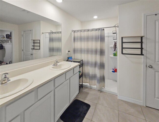 Building Photo - 304 SE 66th Ct