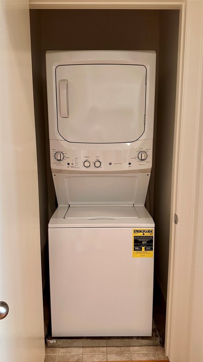 Building Photo - 2710 Hullsmith Dr