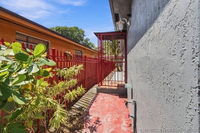 Building Photo - 4952 NW 21st Ave