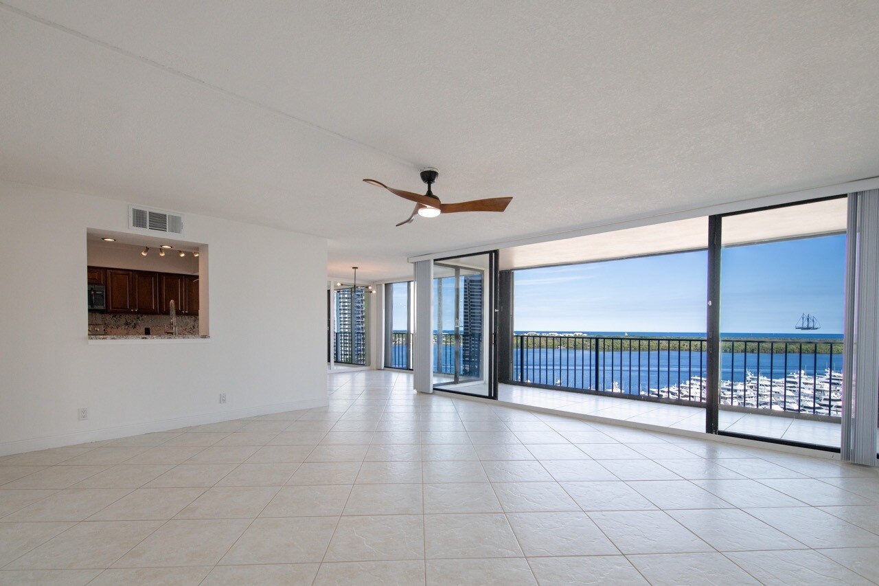 Building Photo - 122 Lakeshore Dr