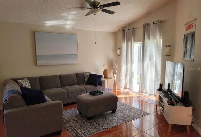 Building Photo - 913 Lake Berkley Dr