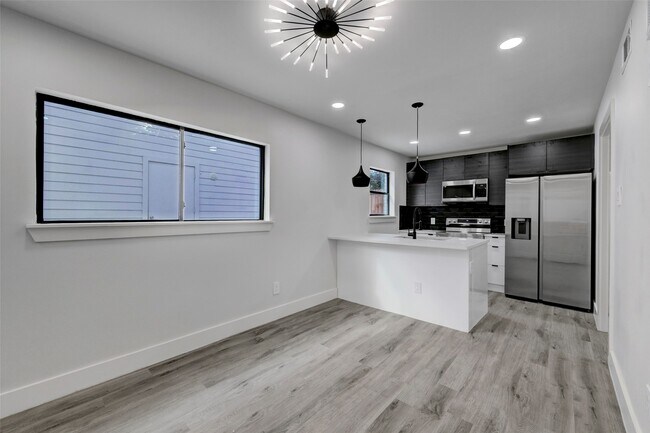 Building Photo - 2403 Cleburne St
