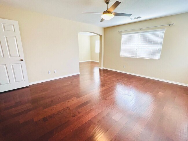 Building Photo - Beautiful 4 Bedroom home