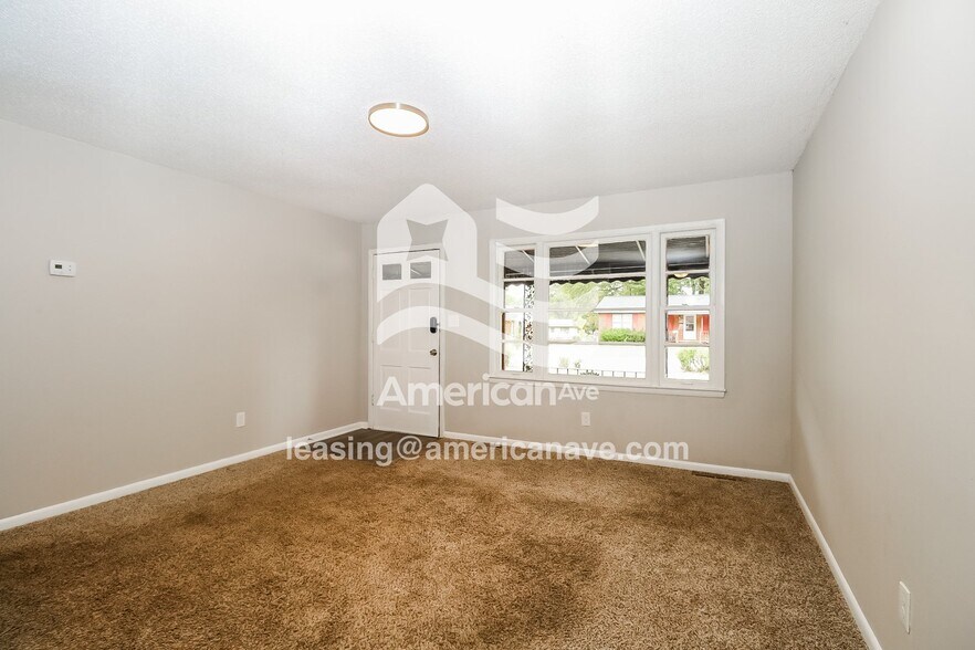 Building Photo - 105 Carver St